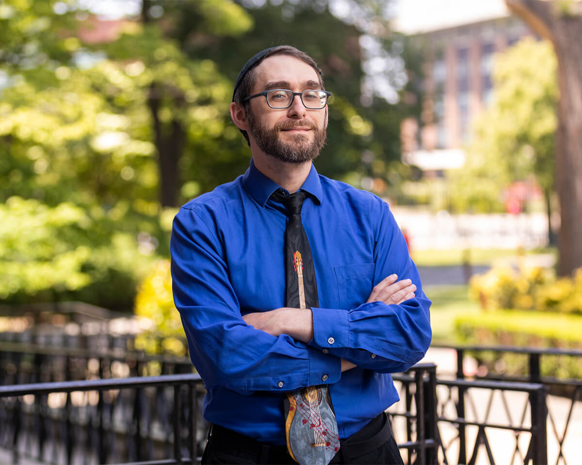Moshe Axelrod ’09, associate director or financial aid