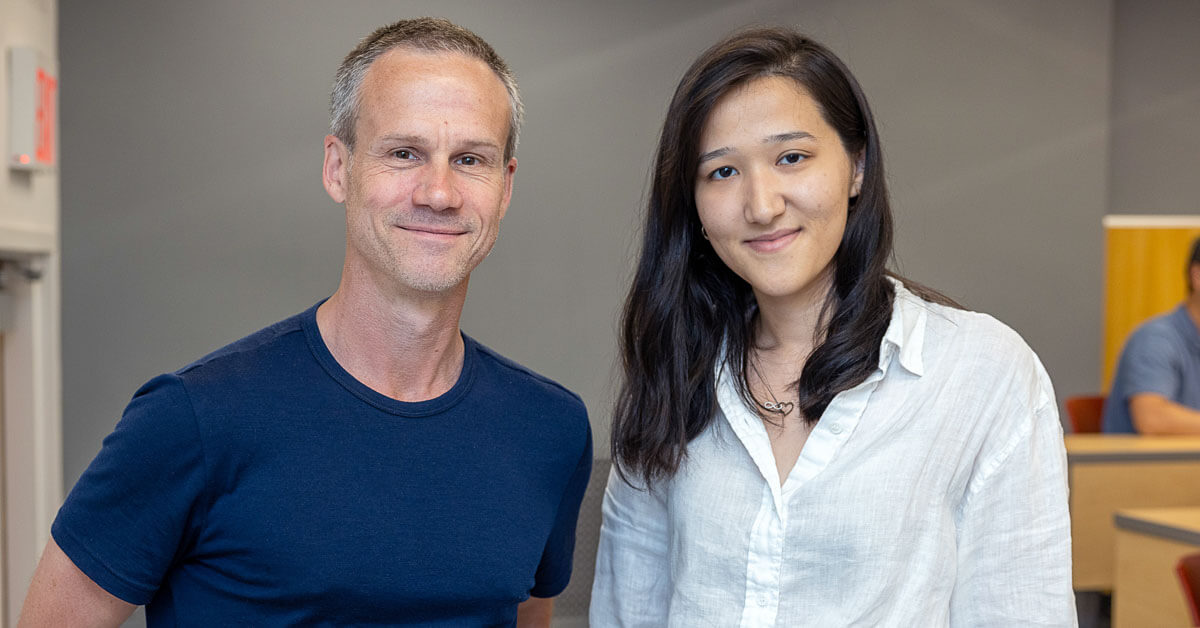 Mentor and Associate Professor in Biology Tony Wilson with mentee Dilfuza Kurbanova. Their research focuses on recombinant DNA cloning of seahorse immunoglobulin.